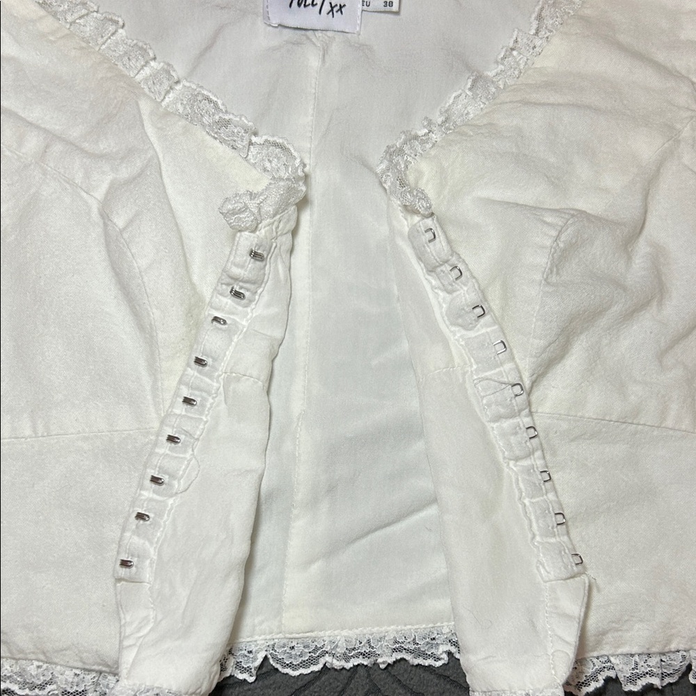 Princess Polly Silvanna white Lace-Edged top - Picture 2 of 5